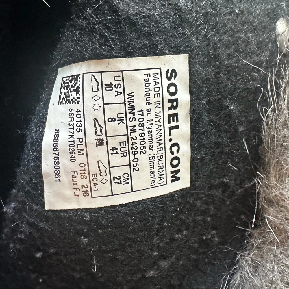 Sorel Charcoal and Black Winter Boots with Faux Fur - decorative button missing - Picture 5 of 7